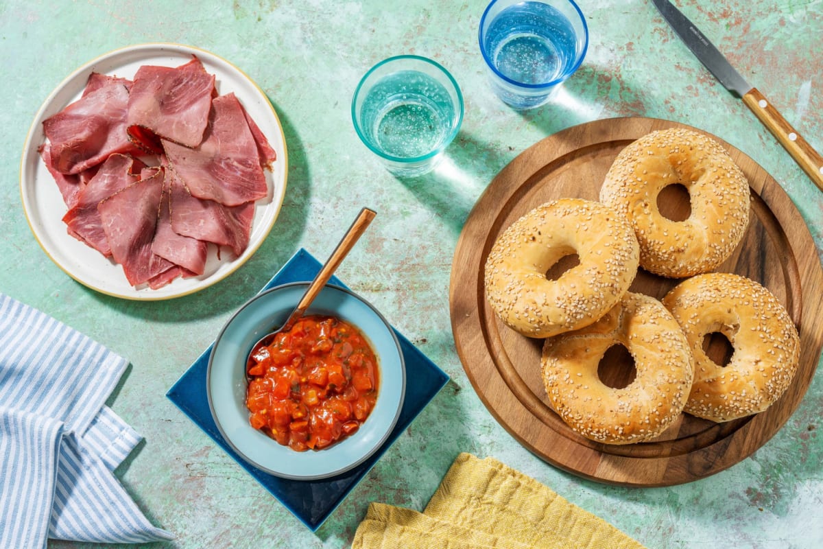 Bagel Bundle mit Pastrami und Bruschetta-Dip