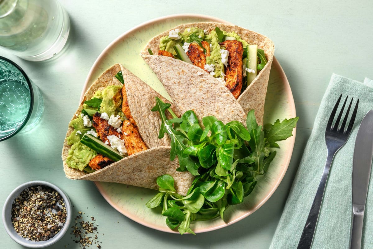 Wrap met kipfiletreepjes, avocadodip en feta