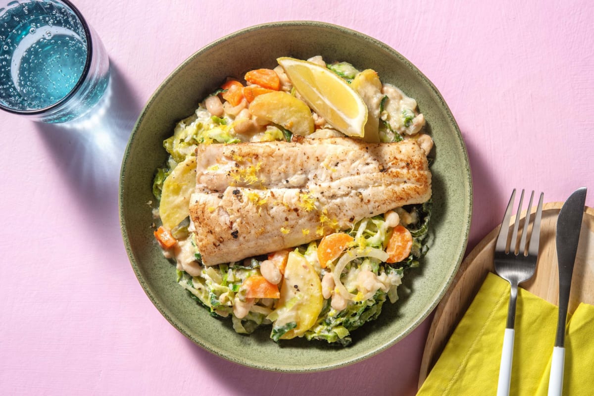 Seehecht auf cremig-buntem Pfannengemüse Rezept | HelloFresh