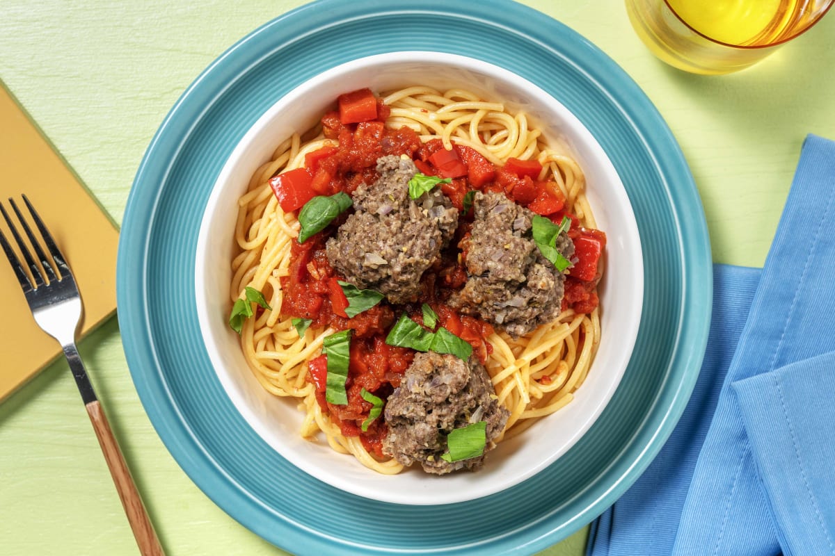 Spaghetti mit Hackbällchen in Tomatensoße