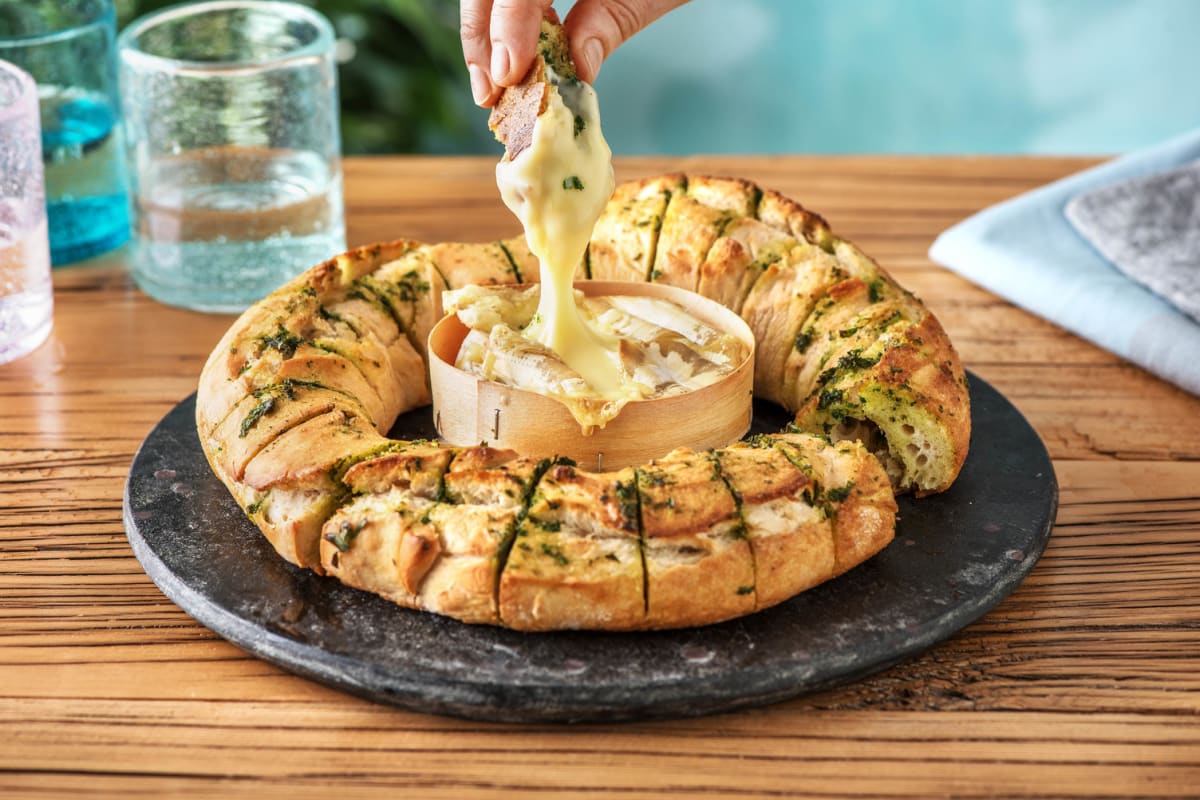 Gebackener Ofenkäse im Ringbrot