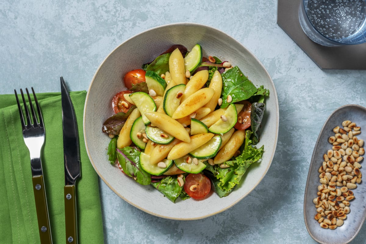 Schupfnudel-Salat mit Knoblauch-Zucchini