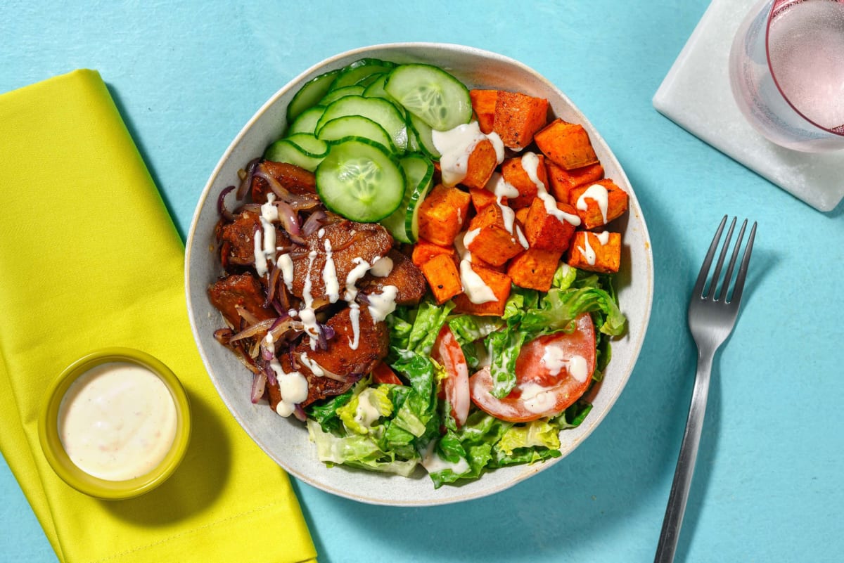 Vegane Burger Bowl mit Harissa-Süsskartoffeln