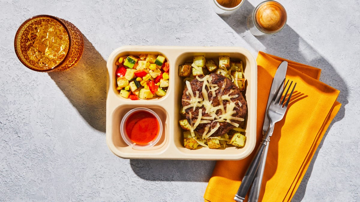 Prêt-à-réchauffer : Burger à la mozzarella et pommes de terre rôties