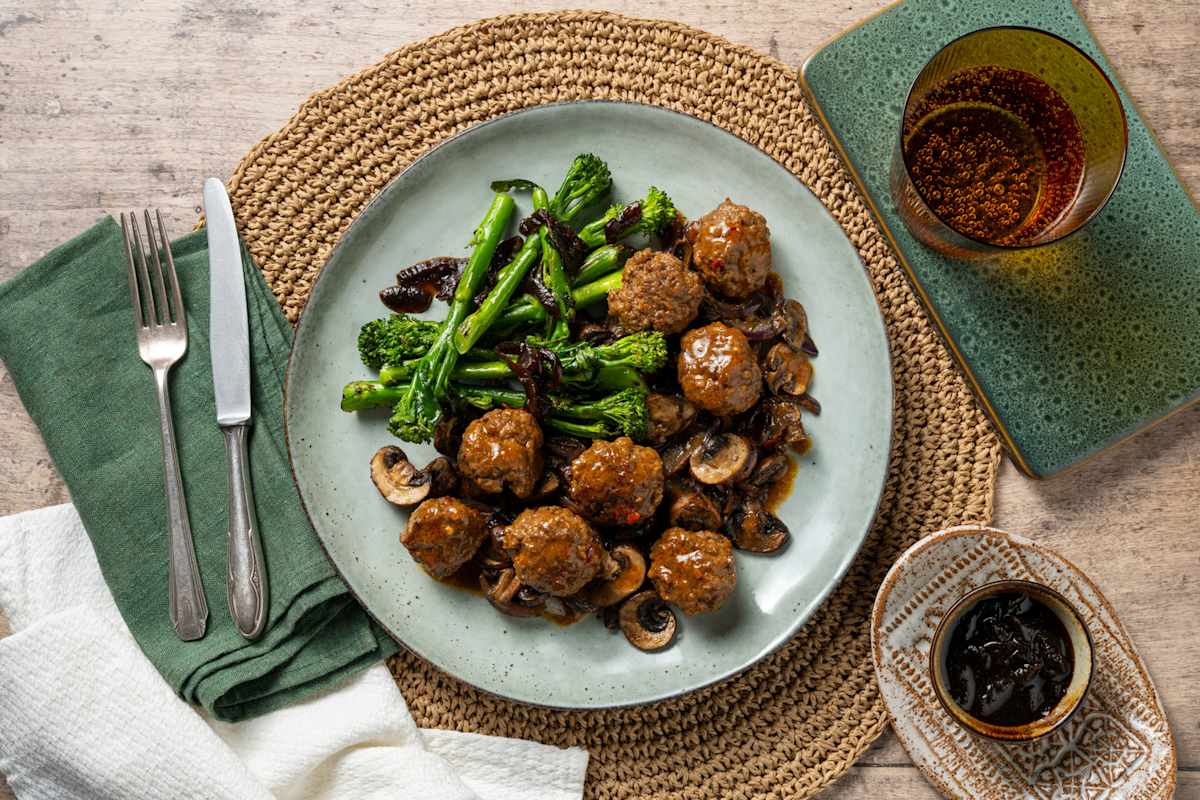 Provençaalse hertengehaktballetjes met broccolini