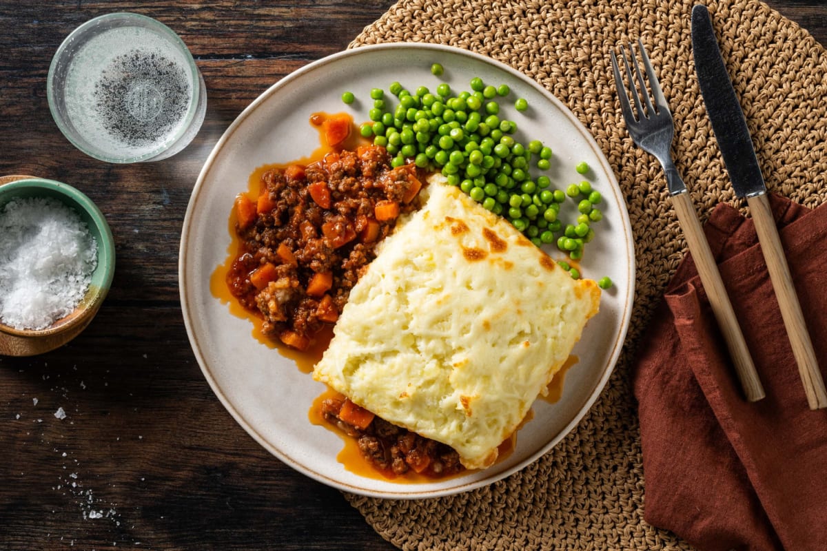 Cottage Pie Topped with Cheesy Cauliflower Mash