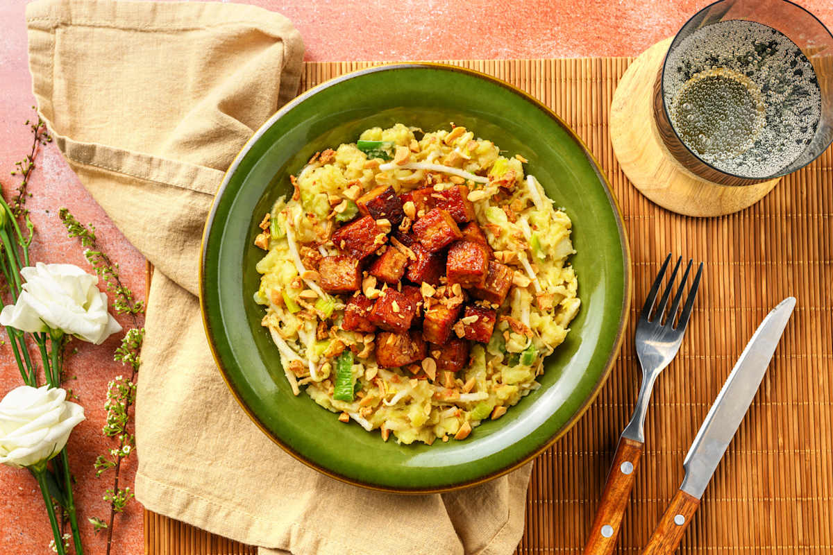 Aziatisch geïnspireerde prei-pastinaakstamppot met tempeh