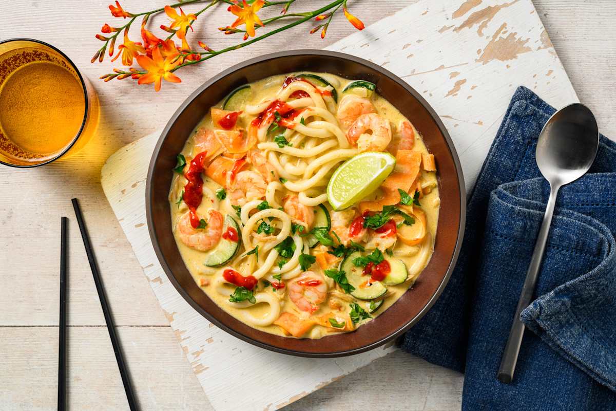 Pittige laksa curry met garnalen en knapperige taugé 