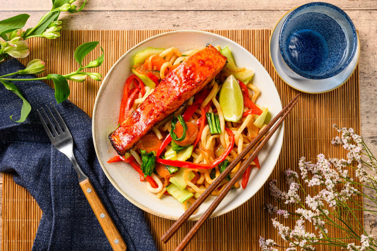 Gochujang-zalm met udonnoedels