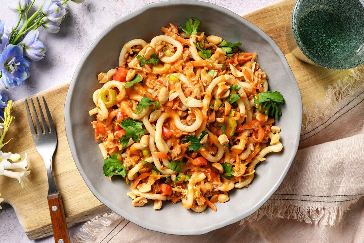Pittige sesam-udonnoedels met vegan gehakt