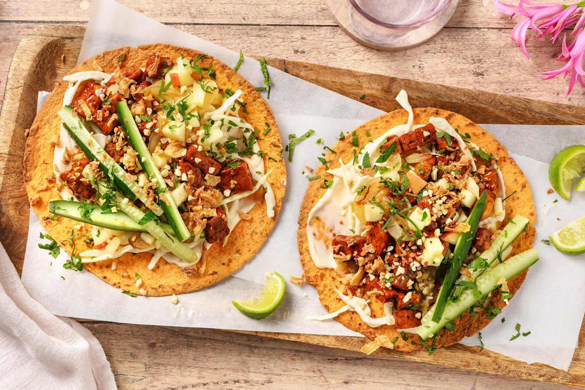 No Fairytales worteltortilla met sticky tempeh en gefrituurde uitjes