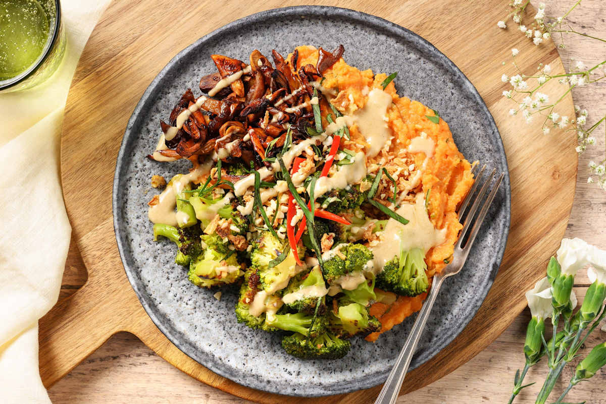 Zoete-aardappelpuree met miso, limoen en gemarineerde oesterzwammen