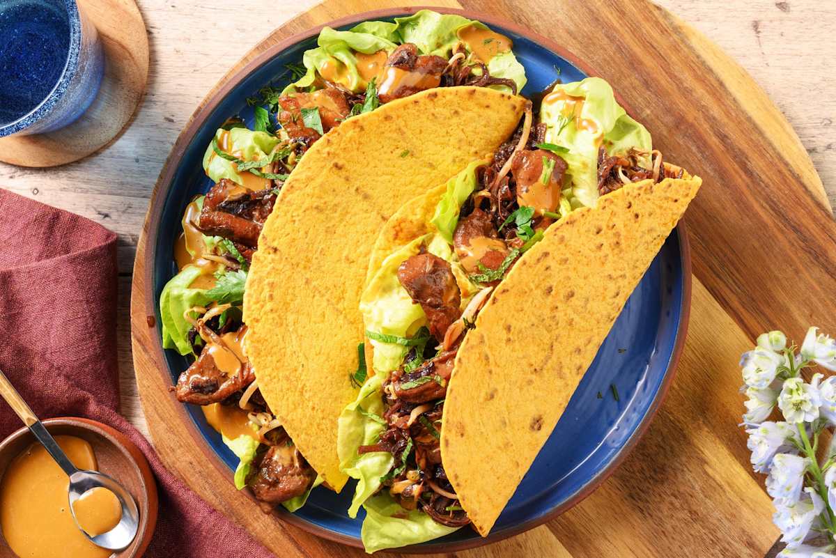 Aziatisch geïnspireerde No Fairytales worteltortilla's met kippendij