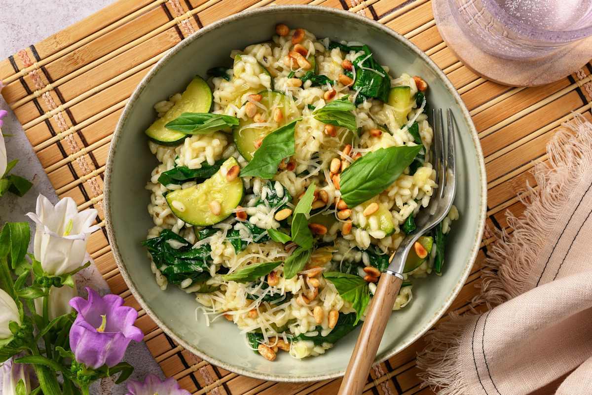 Risotto met courgette en pijnboompitten