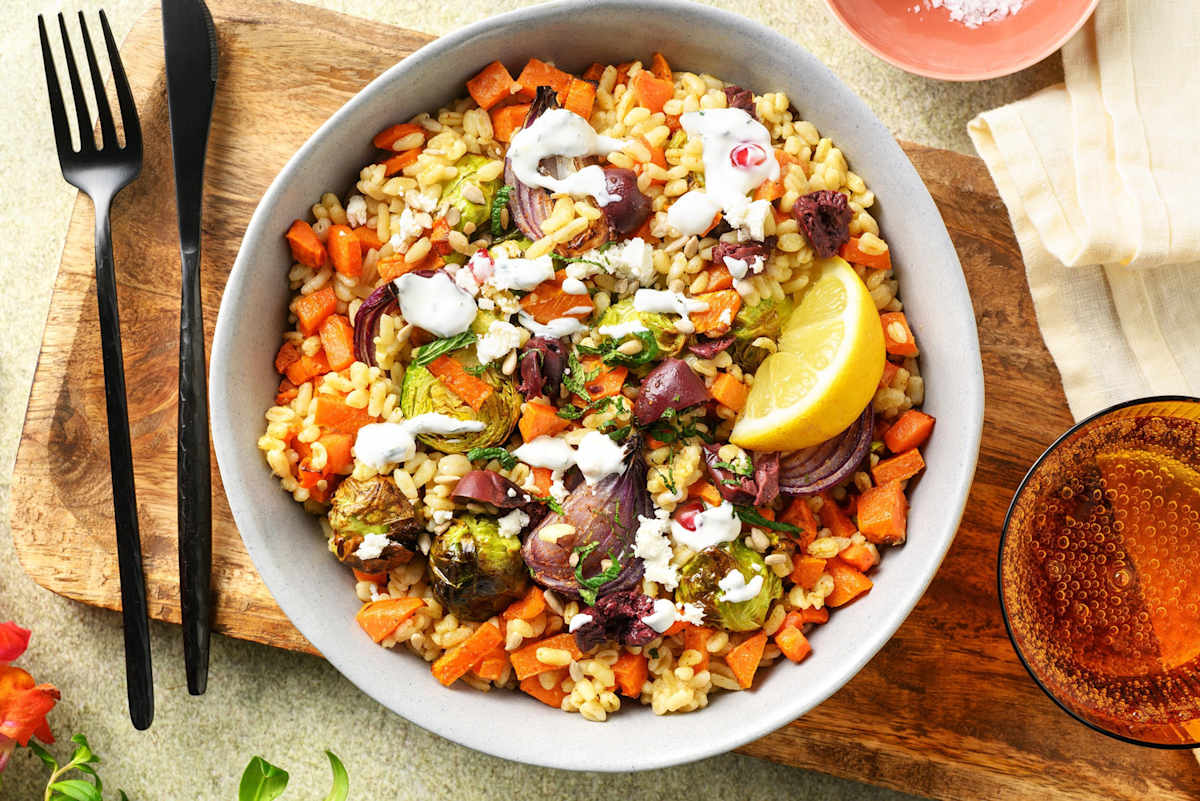 Autumn salad with grated halloumi