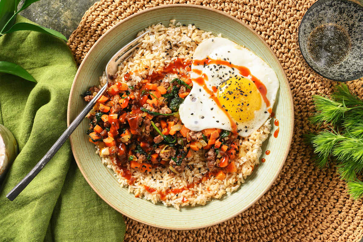 Bibimbap met rundergehakt and kimchisaus