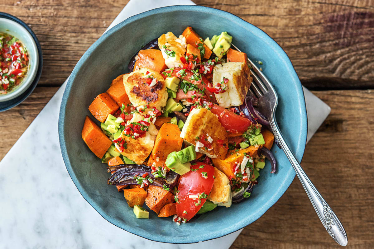 Buntes Ofengemüse mit Grillkäse & Avocado