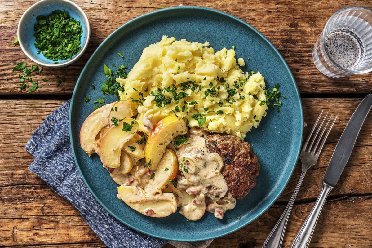 Boulette mit Apfel-Speck-Soße