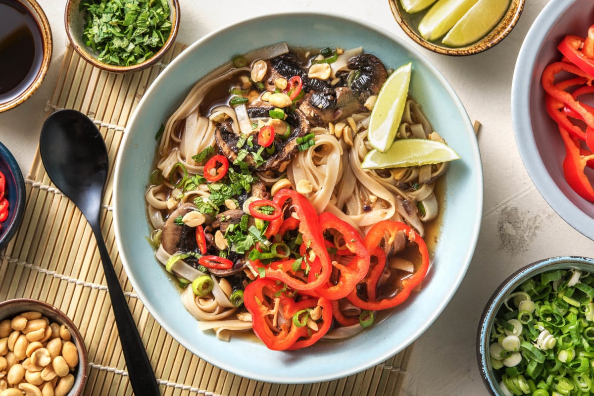 Vegan pho-stijl portobello noedelsoep