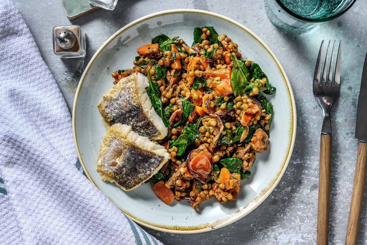 Gebratenes Lachsfilet auf Balsamico-Linsen