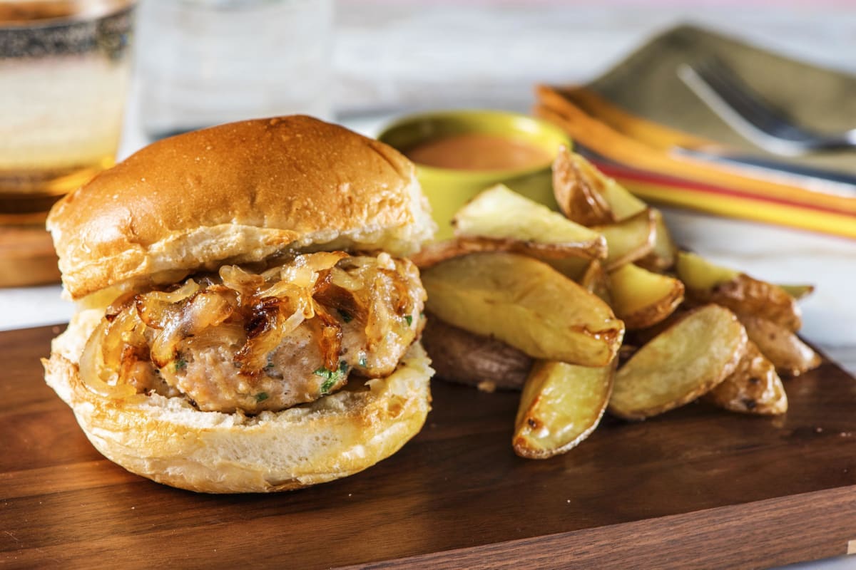 Burger de dinde aux oignons caramélisés