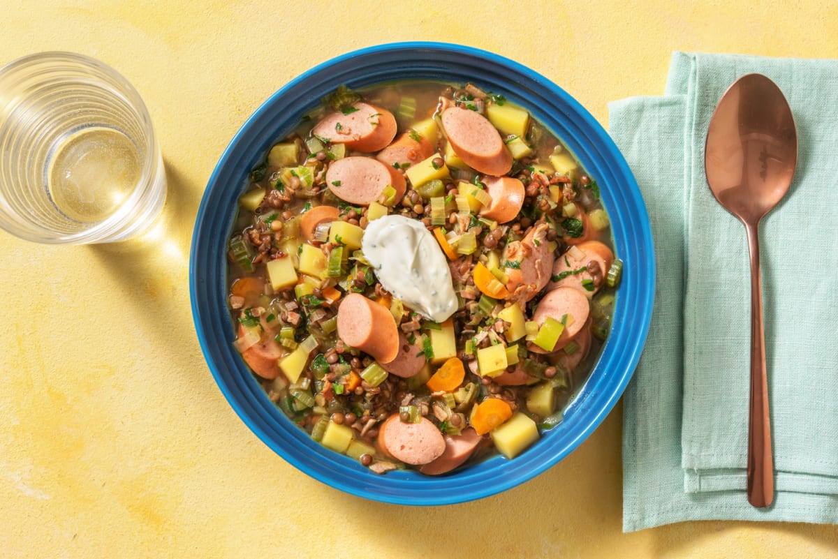 One-Pot-Wonder: Bunter Linseneintopf mit Wiener Würstchen