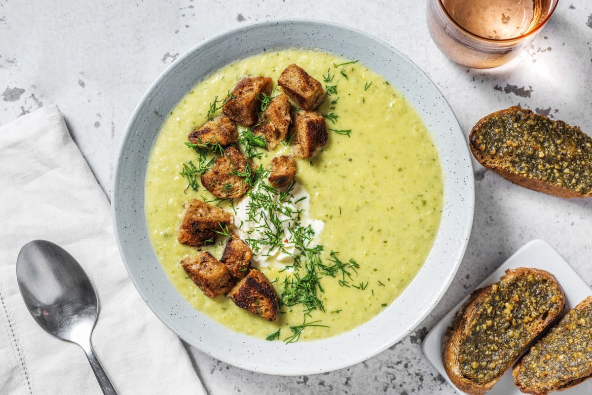 Soupe de courgette & poireau et crostini au pesto