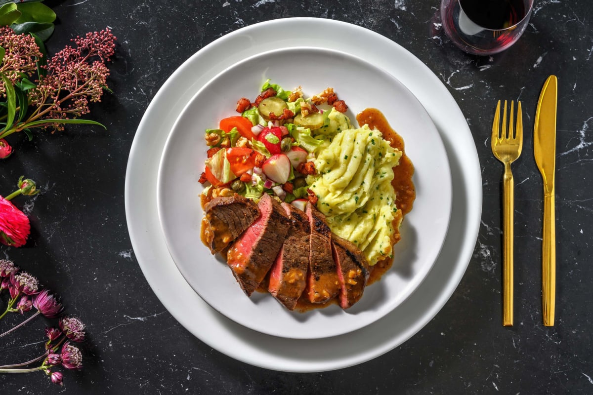 Filet mignon gourmand avec purée de pommes de terre et jus à l’ail