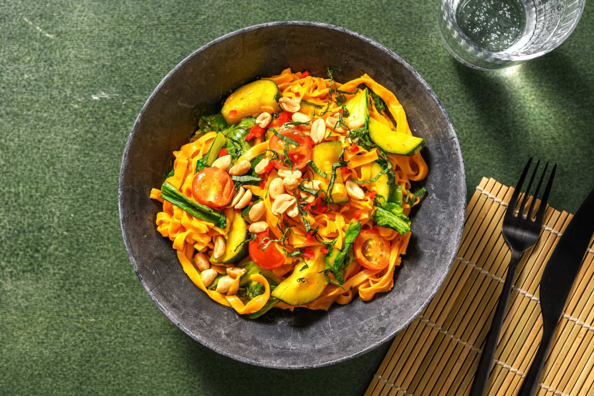 Thai One-pot-Noodles mit Pak Choi und Zucchini