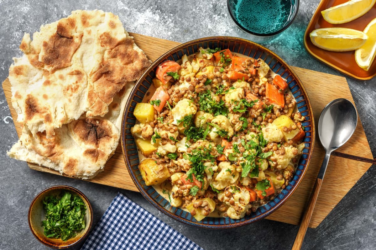 Aloo gobi di cavolfiori, lenticchie e latte di cocco