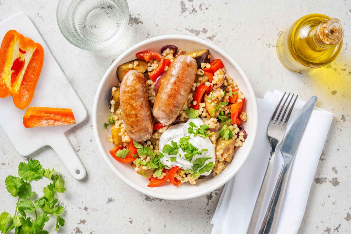 Saucisses de poulet sur couscous perlé