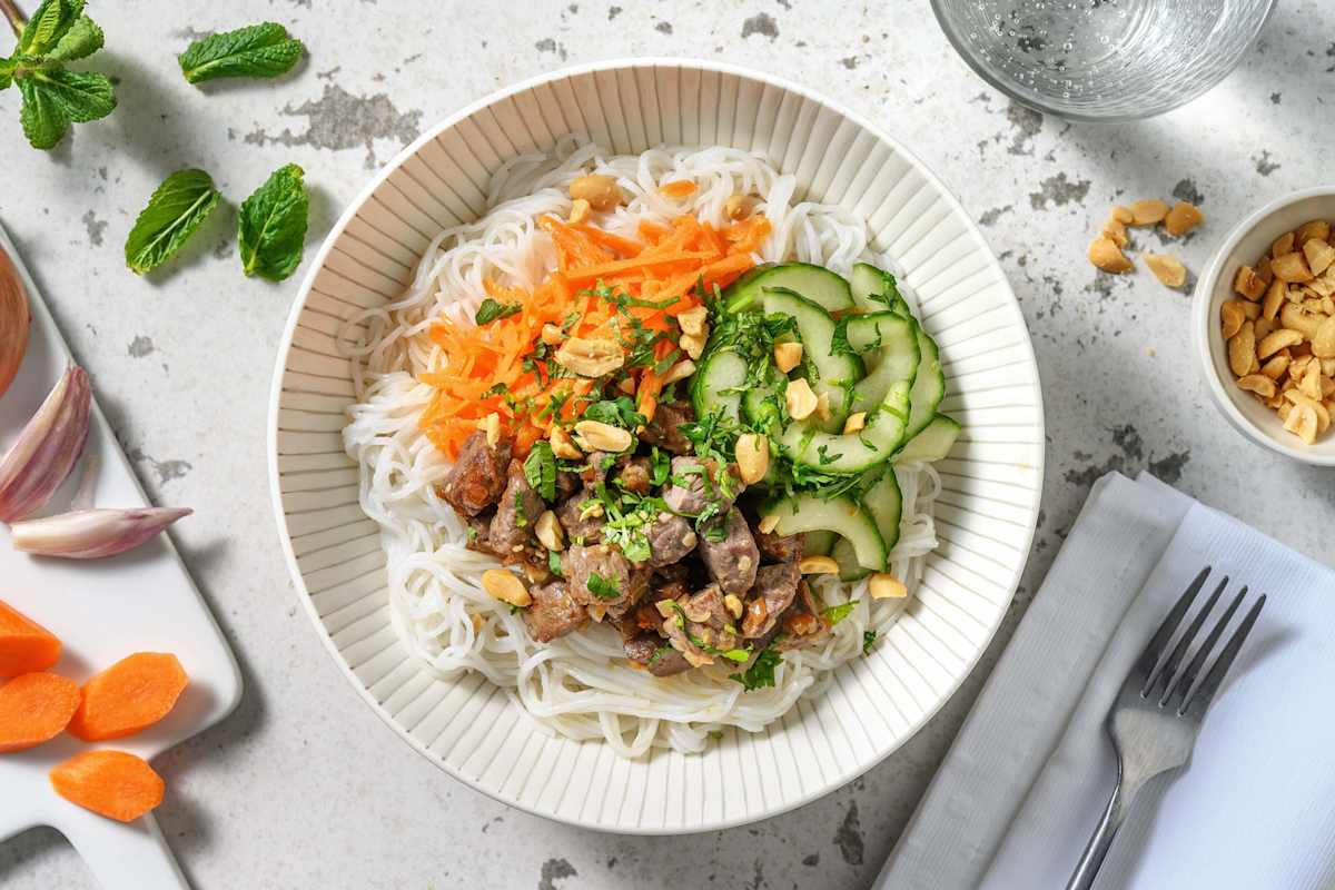 Bò bún vietnamien au bœuf sauté