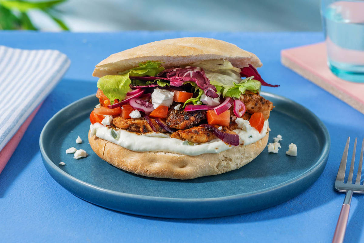 Turks broodje met kip kebab en yoghurtknoflooksaus Recept HelloFresh