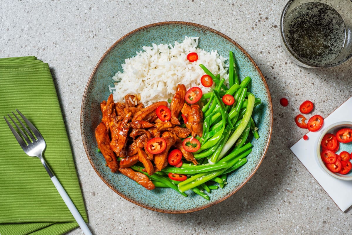 Pollo spicy glassato e fagiolini al sesamo