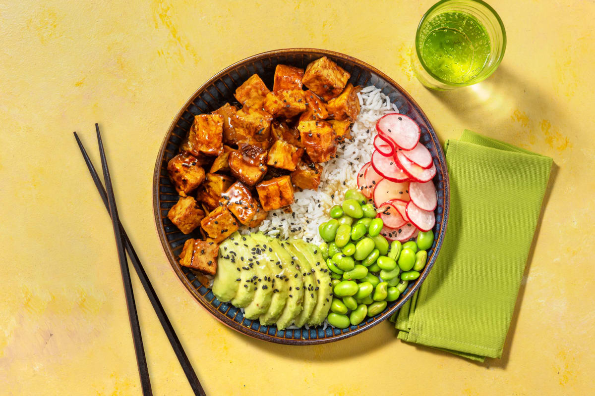 Pokébowl met gemarineerde tofu en rijst
