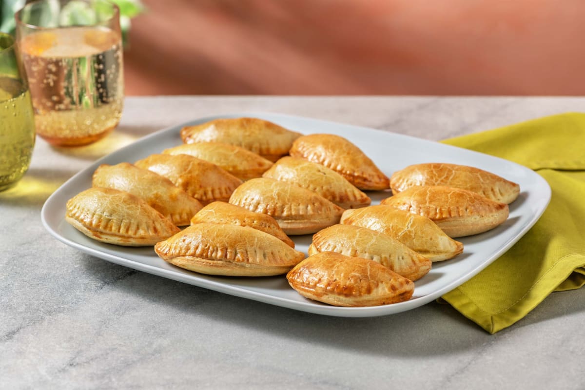 Empanada's met rundergehakt en limoenmayonaise