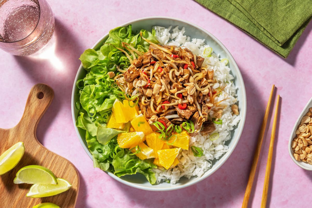 Rijstsalade met vegetarische runderstukjes in teriyaki