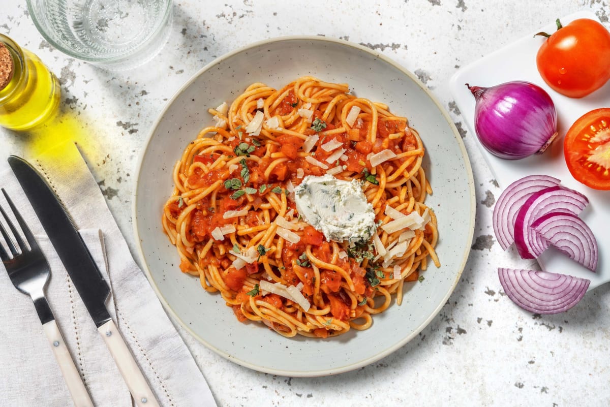 "One pan" de spaghetti au blé complet en sauce tomate