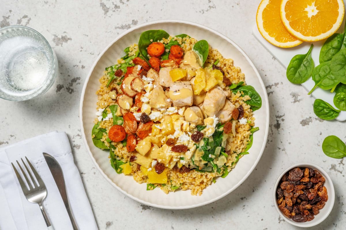 Bowl de boulgour aux dés de poulet, sauce à l’orange et fromage grec