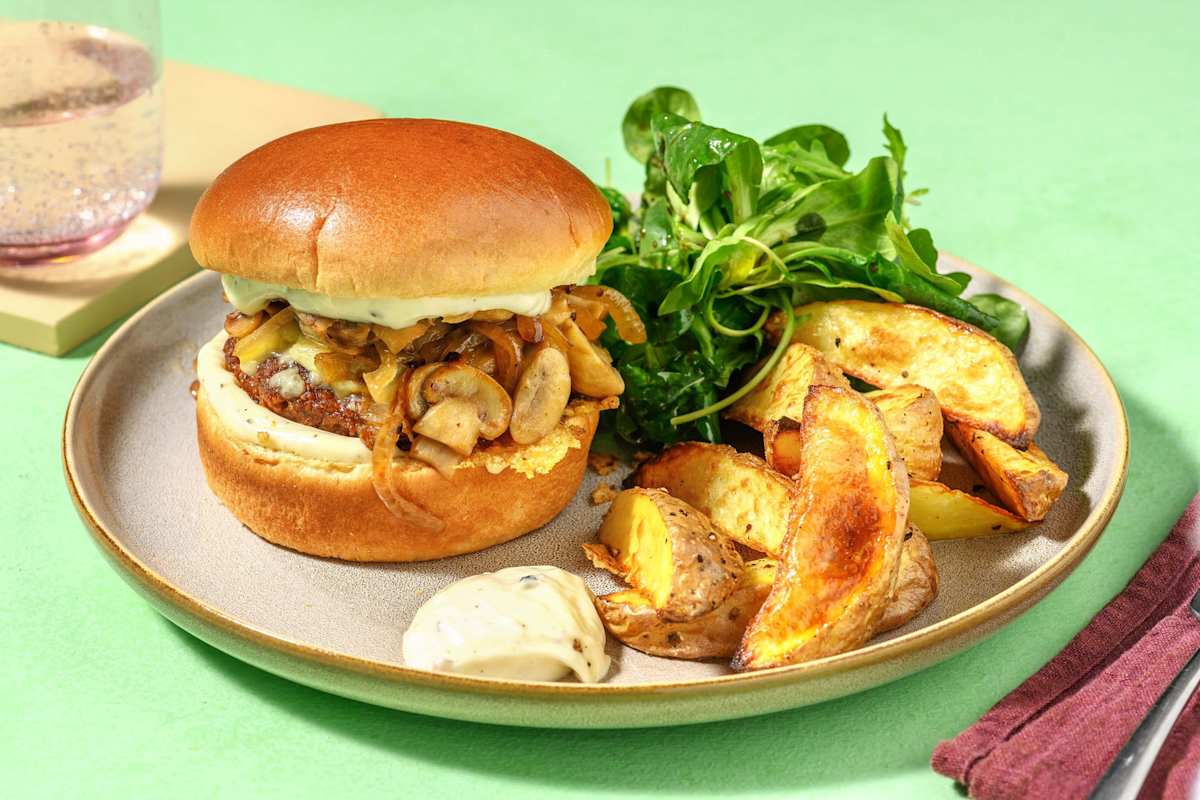 Vegetarische hamburger op briochebroodje met champignons