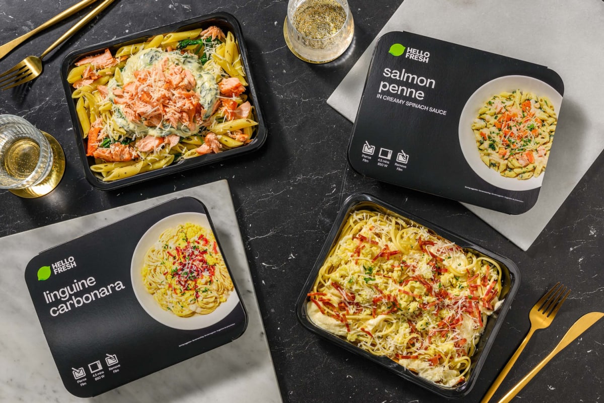 Penne in spinach & salmon sauce & linguini carbonara