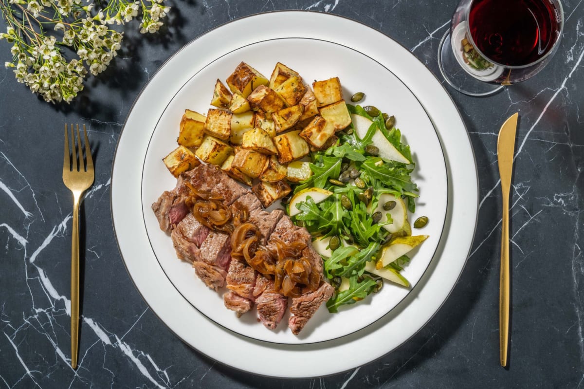 Stegt steak og karamelliseret løgsauce