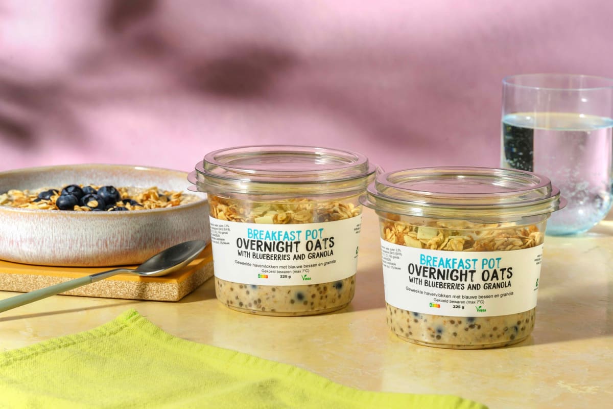 Overnight oats met blauwe bes en granola