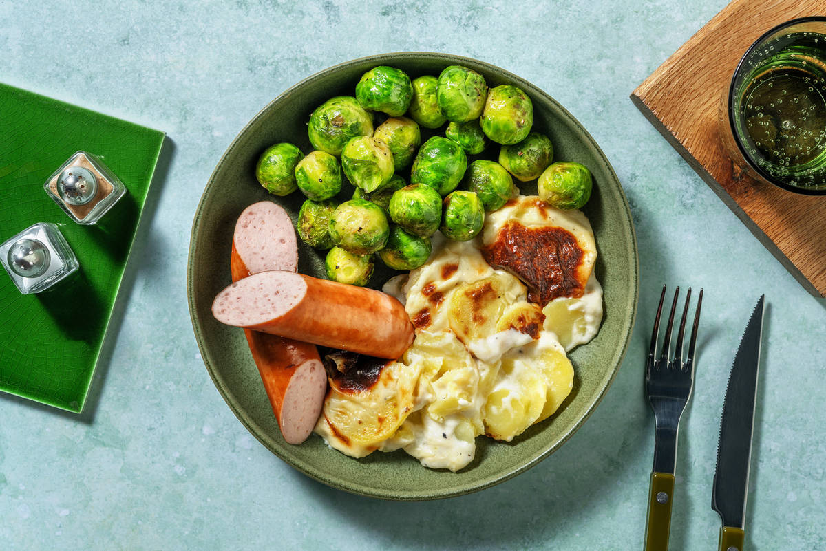 Saucisse fumée et gratin de pommes de terre Recette | HelloFresh
