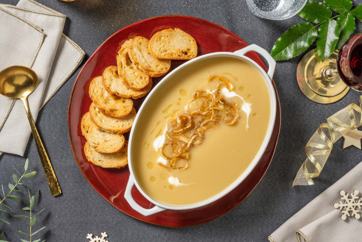 Pastinaaksoep met knoflook-rozemarijnolie