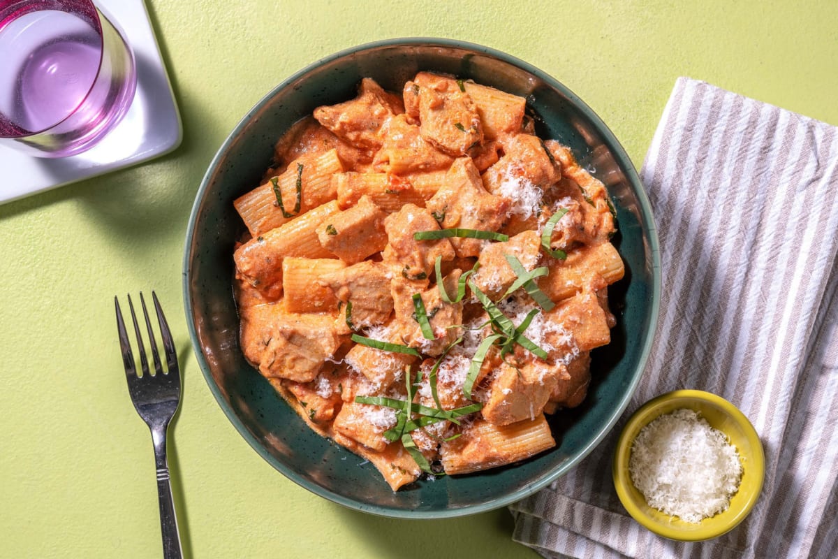 Rigatoni in mascarpone-tomatensaus met veggie kipstukjes