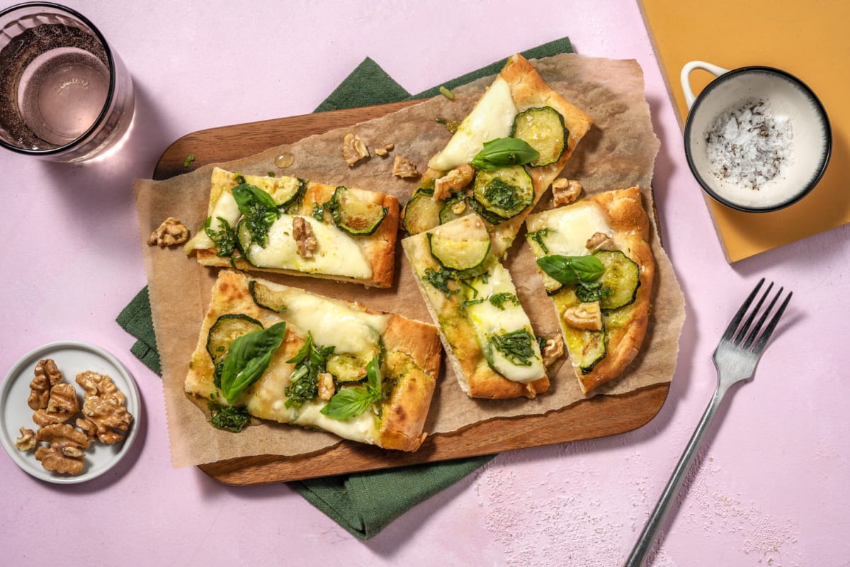 Pinsa fragrante alla mozzarella e zucchine