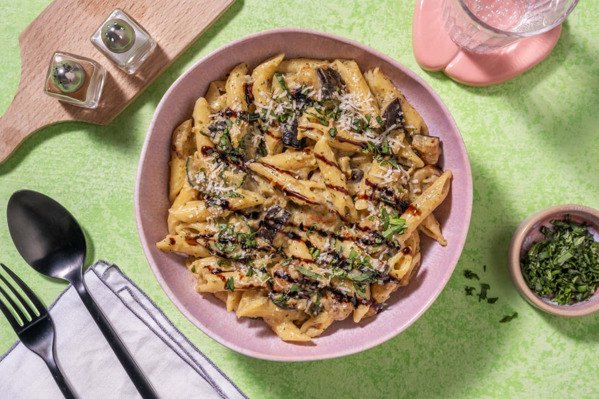 Penne à l'aubergine en crème de basilic maison