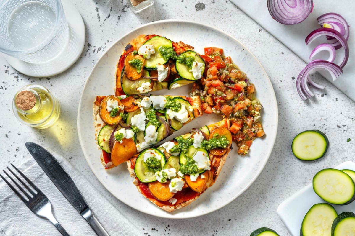 Pizza sur naan au chèvre et aux légumes