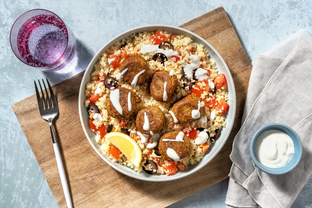 Falafel con insalata fresca di couscous al pomodoro